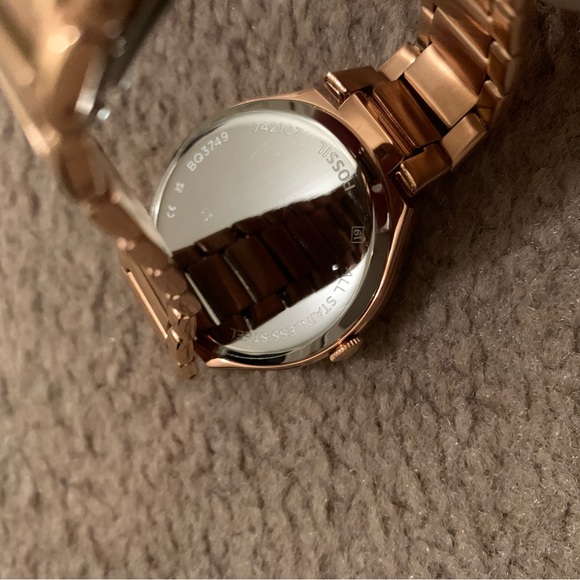 Women’s Fossil Watch - Picture 5 of 7